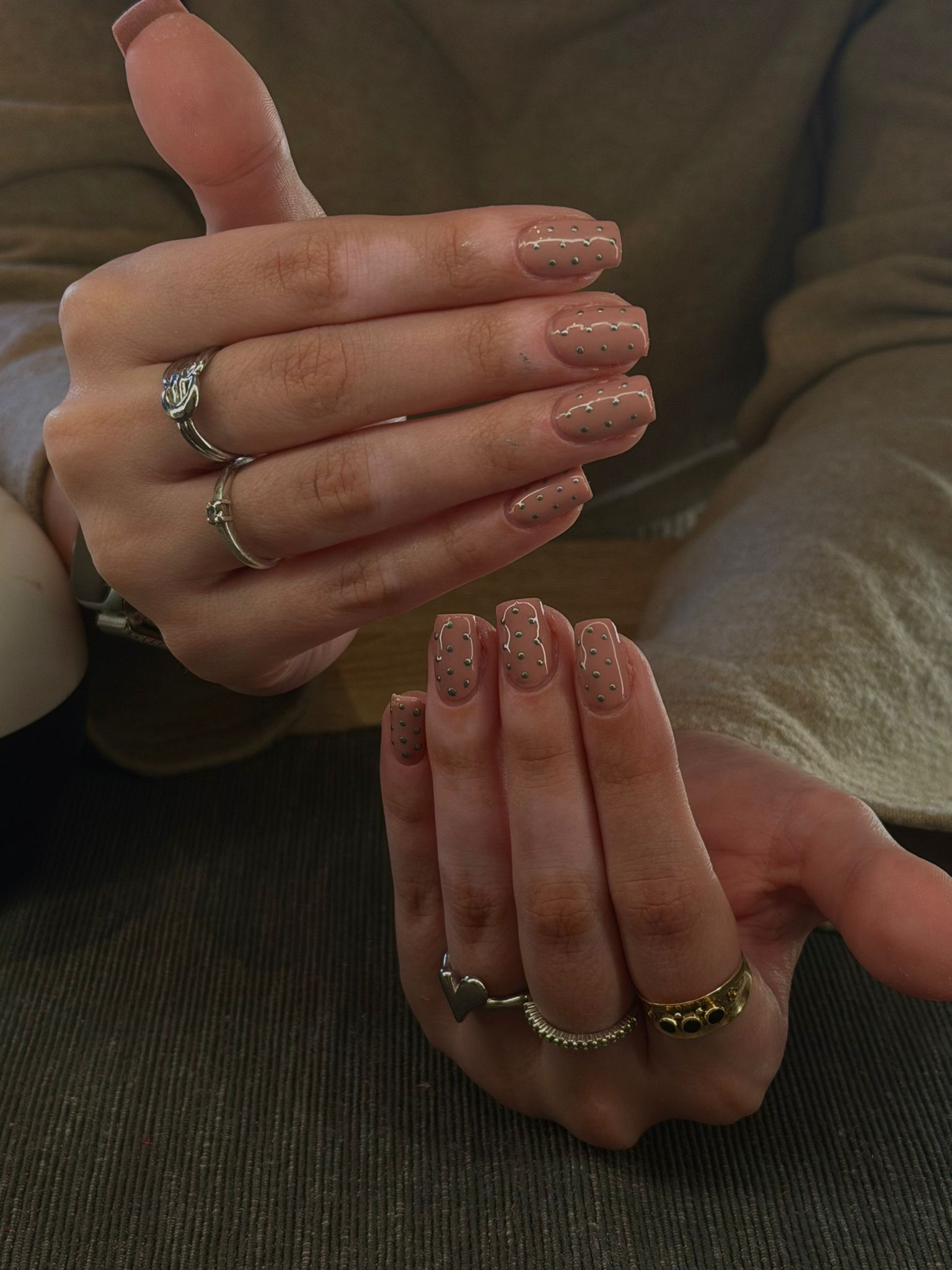 Nude nagels met studs